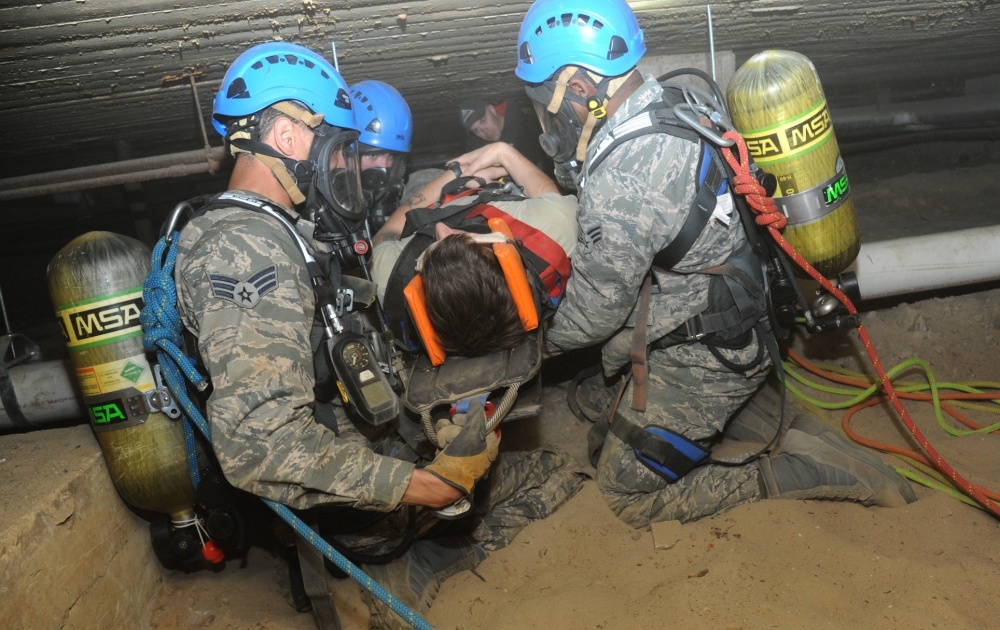 confined space rescue team confined space rescue team
