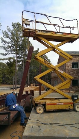 Scissor_Lift_Safety_Fail_-_Man_Incorrectly_Using_Extension_Deck_as_Hoisting_Device-Resize